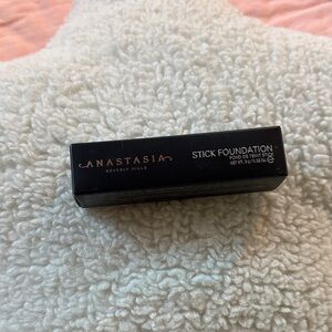 Anastasia Beverly Hills Stick Foundation in EARTH shade